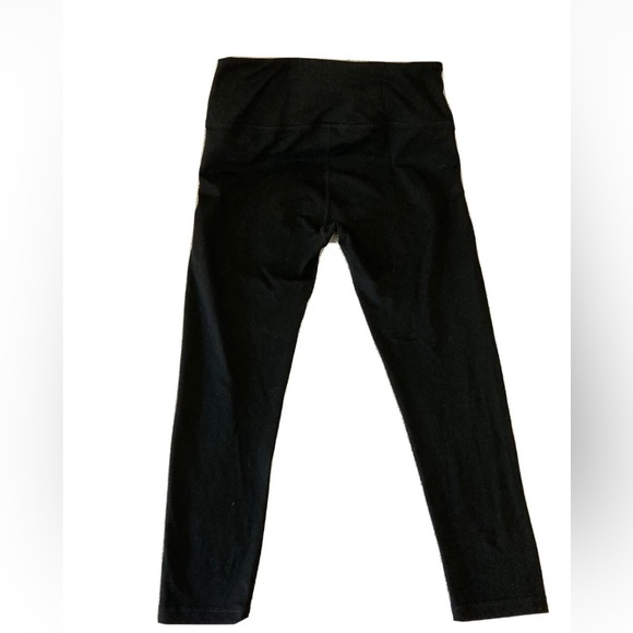 Violate the Dress Code black cropped gym tights. Size Small - Picture 3 of 3